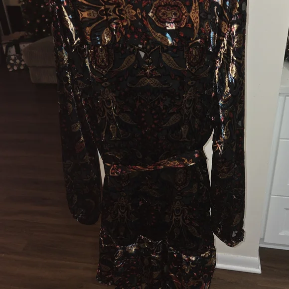 Elegant Paisley Velvet Midi Dress - Picture 6 of 7